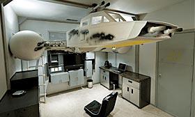 Star Wars bedroom with Y-Wing bed (© ourvisaliahouse.com)
